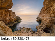 Inside of mainsail. Beautiful nature grotto seascape composition. Стоковое фото, агентство Ingram Publishing / Фотобанк Лори