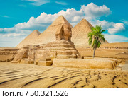 Sphinx and pyramid in the egyptian desert. Стоковое фото, агентство Ingram Publishing / Фотобанк Лори