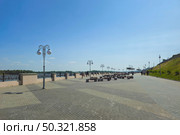 Paved embankment in Barnaul. Nagorny park. Редакционное фото, фотограф Саблин Станислав / Фотобанк Лори