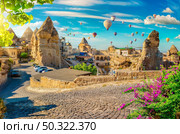 Hot air balloons at sunset in Goreme village, Cappadocia, Turkey. Стоковое фото, агентство Ingram Publishing / Фотобанк Лори