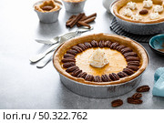 Pumpkin pie with cinnamon, pecan nuts and whipped cream for Thanksgiving. Стоковое фото, агентство Ingram Publishing / Фотобанк Лори