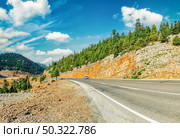 Road in the mountains of Turkey during the day. Serpentine road in Turkey. Стоковое фото, агентство Ingram Publishing / Фотобанк Лори