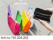 empty wallet female hands. Стоковое фото, агентство Ingram Publishing / Фотобанк Лори