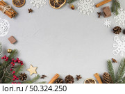 fir twigs ornament snowflakes snags. Стоковое фото, агентство Ingram Publishing / Фотобанк Лори