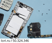 flat lay disassembled phone. Стоковое фото, агентство Ingram Publishing / Фотобанк Лори