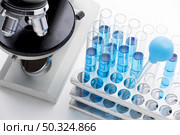 high angle blue chemical substances arrangement. Стоковое фото, агентство Ingram Publishing / Фотобанк Лори