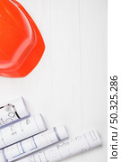 red hardhat blueprints . Resolution and high quality beautiful photo. red hardhat blueprints . High quality and resolution beautiful photo concept. Стоковое фото, агентство Ingram Publishing / Фотобанк Лори