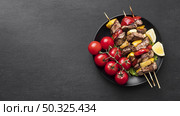 top view delicious kebab with tomatoes copy space. Resolution and high quality beautiful photo. top view delicious kebab with tomatoes copy space. High quality and resolution beautiful photo concept. Стоковое фото, агентство Ingram Publishing / Фотобанк Лори