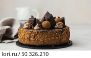 Front view of sweet chocolate cake Picture on pik. Resolution and high quality beautiful photo. Front view of sweet chocolate cake Picture on pik. High quality beautiful photo concept. Стоковое фото, агентство Ingram Publishing / Фотобанк Лори