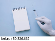 notebook doctor s hand with syringe. Resolution and high quality beautiful photo. notebook doctor s hand with syringe. High quality beautiful photo concept. Стоковое фото, агентство Ingram Publishing / Фотобанк Лори