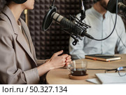 close up people speaking radio. High resolution photo. close up people speaking radio. High quality photo. Стоковое фото, агентство Ingram Publishing / Фотобанк Лори