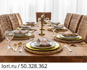 dining table with plates. High resolution photo. dining table with plates. High quality photo. Стоковое фото, агентство Ingram Publishing / Фотобанк Лори