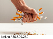 cigarettes smoking habbit. High resolution photo. cigarettes smoking habbit. High quality photo. Стоковое фото, агентство Ingram Publishing / Фотобанк Лори