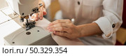 close up woman working with sewing machine. High resolution photo. close up woman working with sewing machine. High quality photo. Стоковое фото, агентство Ingram Publishing / Фотобанк Лори