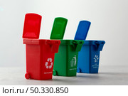 three miniature recycle bins. High resolution photo. three miniature recycle bins. High quality photo. Стоковое фото, агентство Ingram Publishing / Фотобанк Лори
