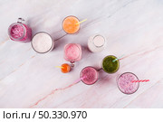 assorted refreshing drinks table. High resolution photo. assorted refreshing drinks table. High quality photo. Стоковое фото, агентство Ingram Publishing / Фотобанк Лори