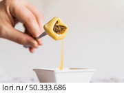 hand with bread cheese fondue pick. Стоковое фото, агентство Ingram Publishing / Фотобанк Лори