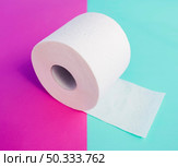 high angle toilet paper roll. Стоковое фото, агентство Ingram Publishing / Фотобанк Лори