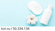 top view cosmetic cream with cotton pads. Стоковое фото, агентство Ingram Publishing / Фотобанк Лори