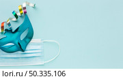 flat lay mystery carnival blue mask medical mask. Стоковое фото, агентство Ingram Publishing / Фотобанк Лори
