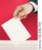 OLYMPUS DIGITAL CAMERA. man putting empty ballot box mock up. Стоковое фото, агентство Ingram Publishing / Фотобанк Лори