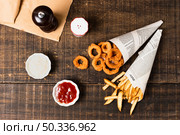 top view onion rings fries. Стоковое фото, агентство Ingram Publishing / Фотобанк Лори