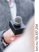 close up journalism microphone. Стоковое фото, агентство Ingram Publishing / Фотобанк Лори