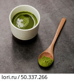 close up matcha tea cup with wooden spoon. Стоковое фото, агентство Ingram Publishing / Фотобанк Лори