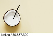 coconut milk halved coconut with copy space. Стоковое фото, агентство Ingram Publishing / Фотобанк Лори