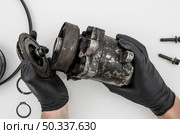 man disassembling mechanical part cleaning. Стоковое фото, агентство Ingram Publishing / Фотобанк Лори