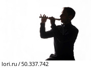 silhouette man playing flute. Стоковое фото, агентство Ingram Publishing / Фотобанк Лори