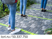social distance concept outdoor. Стоковое фото, агентство Ingram Publishing / Фотобанк Лори