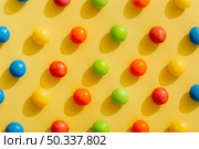 top view color arranged jellybeans. Стоковое фото, агентство Ingram Publishing / Фотобанк Лори