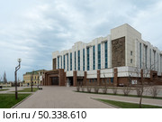 Тюмень. Дворец культуры Нефтяник имени Виктора Ивановича Муравленко (2021 год). Редакционное фото, фотограф Олеся Здоровец / Фотобанк Лори