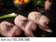 close up raw chicken wooden board with ingredients. Стоковое фото, агентство Ingram Publishing / Фотобанк Лори