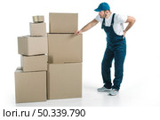 deliveryman with sore back. Стоковое фото, агентство Ingram Publishing / Фотобанк Лори