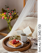 high angle tea waffle plate. Стоковое фото, агентство Ingram Publishing / Фотобанк Лори