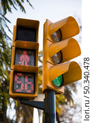 red traffic light pedestrians with countdown. Стоковое фото, агентство Ingram Publishing / Фотобанк Лори