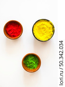 red yellow green holi color powder bowls white background. Стоковое фото, агентство Ingram Publishing / Фотобанк Лори