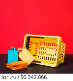 shopping basket with toy packets. Стоковое фото, агентство Ingram Publishing / Фотобанк Лори