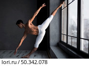 side view male ballet dancer tights. Стоковое фото, агентство Ingram Publishing / Фотобанк Лори