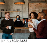 business people having pizza coffee during office meeting break. Стоковое фото, агентство Ingram Publishing / Фотобанк Лори