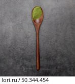 flat lay matcha tea powder wooden spoon. Стоковое фото, агентство Ingram Publishing / Фотобанк Лори