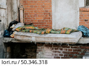 front view mattress blanket homeless people. Стоковое фото, агентство Ingram Publishing / Фотобанк Лори