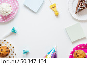 birthday items white background with copy space. Стоковое фото, агентство Ingram Publishing / Фотобанк Лори