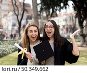 best friends graduation ceremony. Стоковое фото, агентство Ingram Publishing / Фотобанк Лори