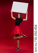 smiley woman holding empty banner. Стоковое фото, агентство Ingram Publishing / Фотобанк Лори