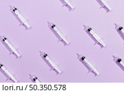 top view syringes table. Стоковое фото, агентство Ingram Publishing / Фотобанк Лори