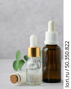 arrangement with serum bottles salts. Стоковое фото, агентство Ingram Publishing / Фотобанк Лори