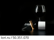corkscrew bottle near wineglass. Стоковое фото, агентство Ingram Publishing / Фотобанк Лори